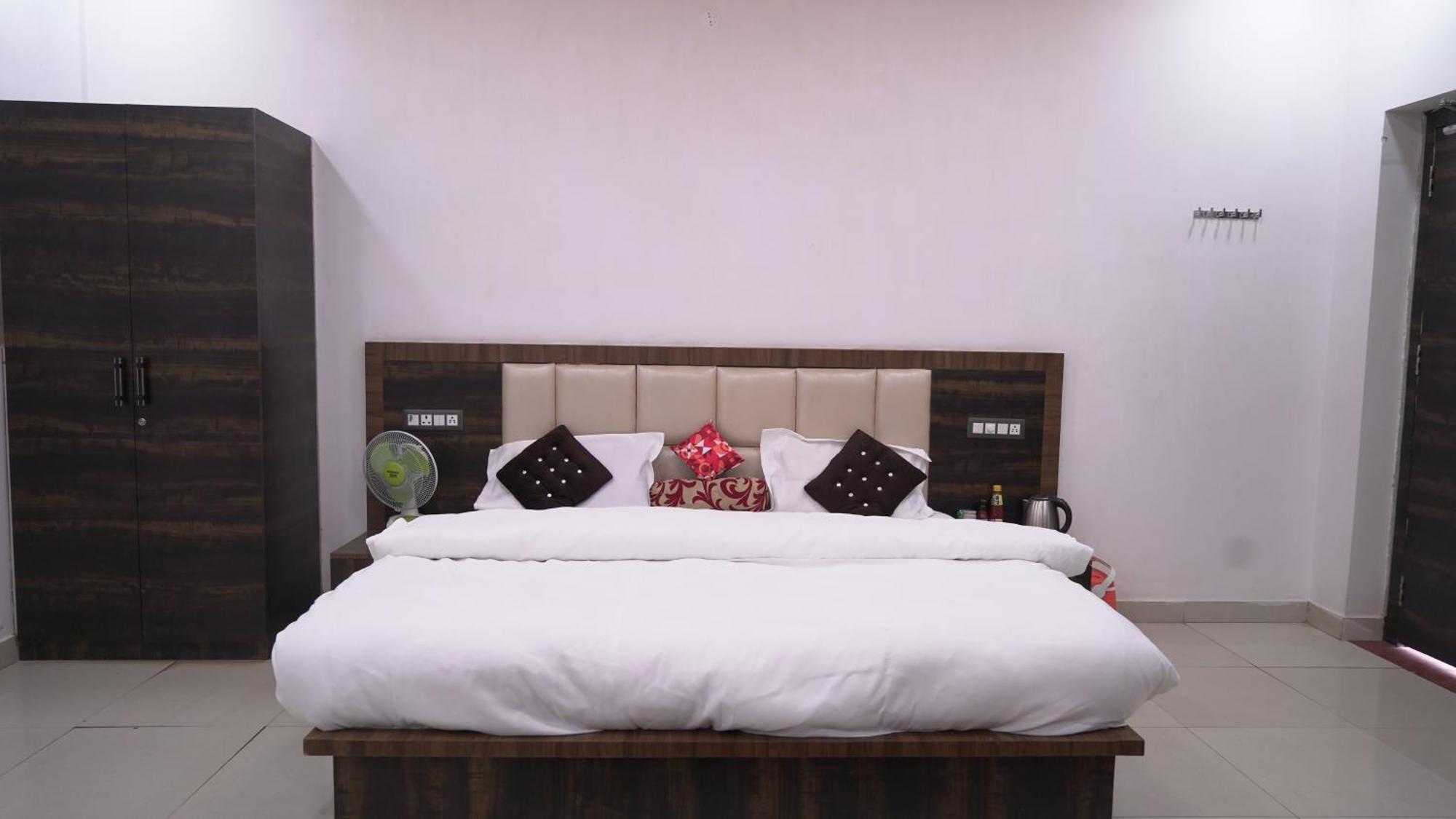 Rajmahal Resort Banquet Hall And Hotel Patna  Ngoại thất bức ảnh