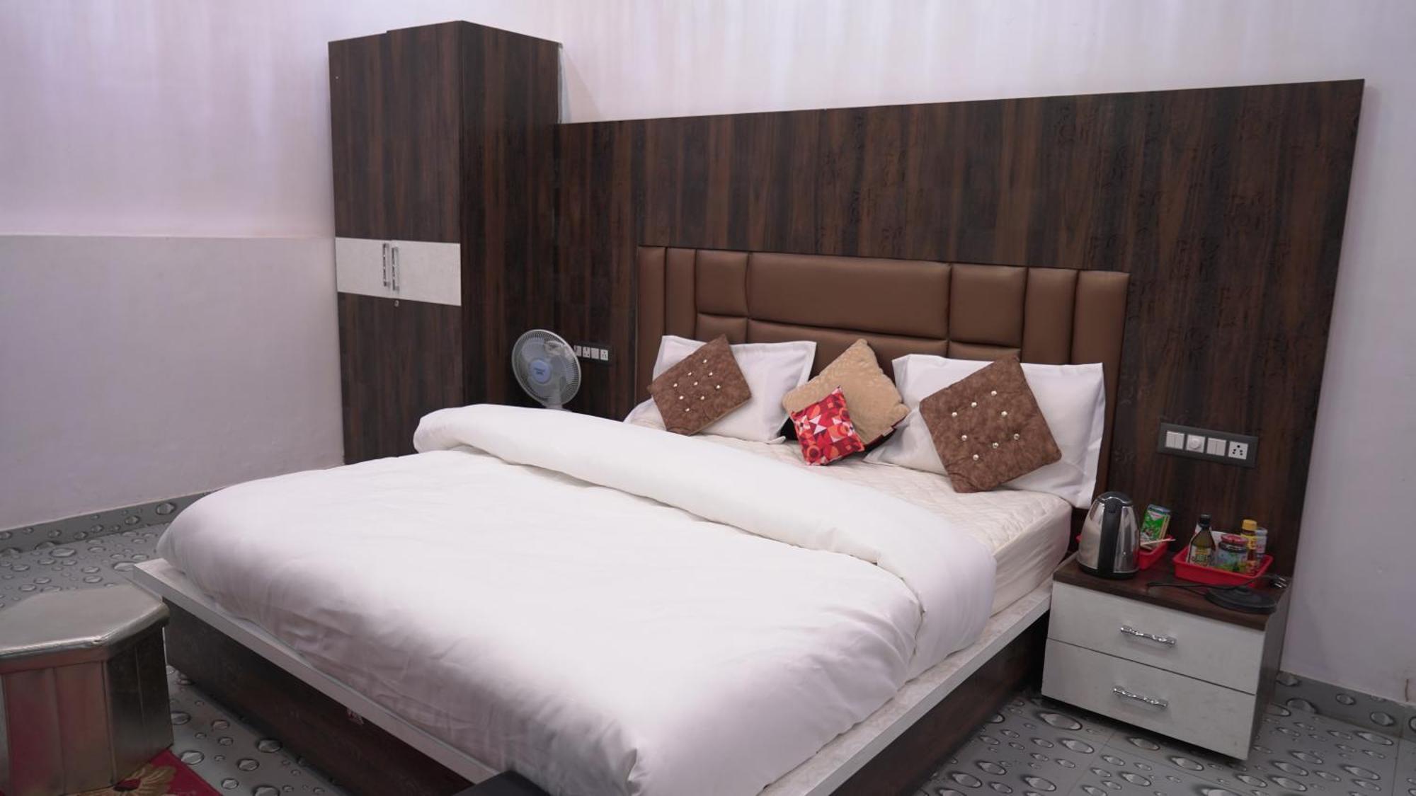 Rajmahal Resort Banquet Hall And Hotel Patna  Ngoại thất bức ảnh