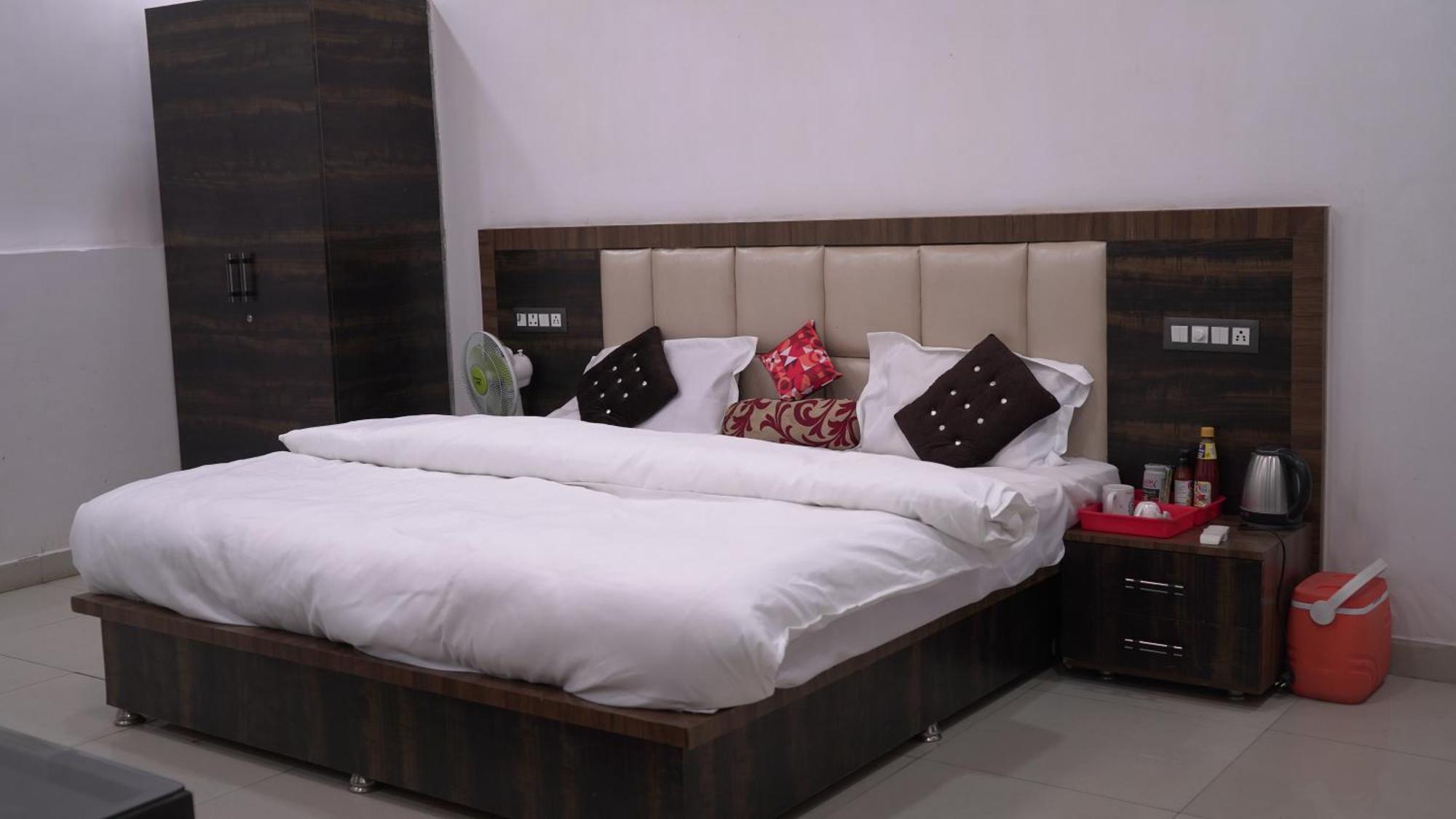 Rajmahal Resort Banquet Hall And Hotel Patna  Ngoại thất bức ảnh